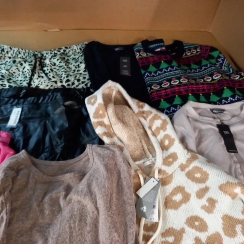 LARGE QUANTITY OF ASSORTED CLOTHING ITEMS TO INCLUDE BOOHOO, M&S AND PRETTYLITTLETHING