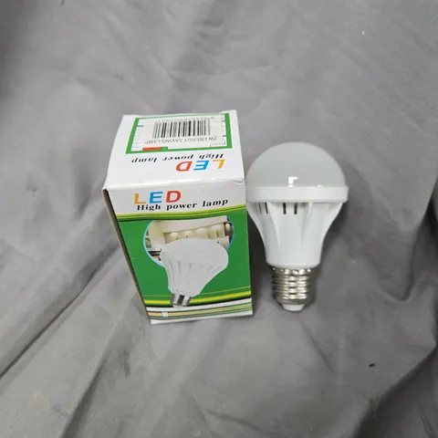 APPROXIMATELY 100 7W ENERGY SAVING LAMP BULBS