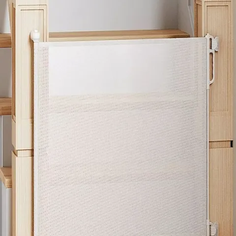 BOXED MOMCOZY RETRACTABLE BABY GATE 