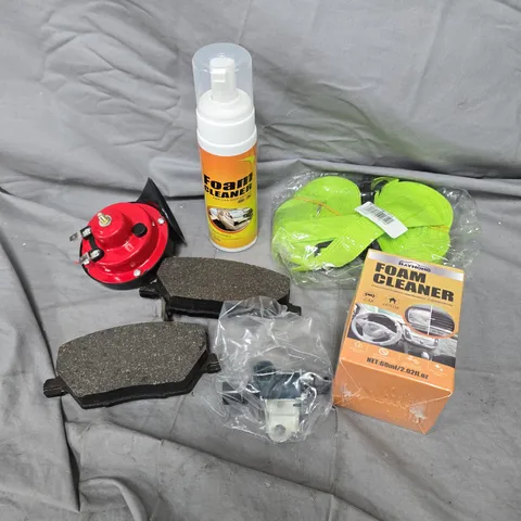 APPROXIMATELY 15 ASSORTED VEHICLE PARTS/ACCESSORIES TO INCLUDE BRAKE PADS, FOAM CLEANER, HORN UNIT ETC 