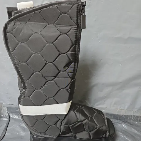 BOXED BLISS & BEYOND PORTABLE AIR BAG BOOT MASSAGER 