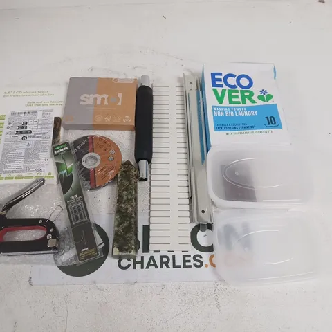 LOT OF ASSORTED HOUSEHJOLD ITEMS TO INCLUDE WASHING POWDER, CUTTING DISCS AND HEAVY DUTY STAPLER