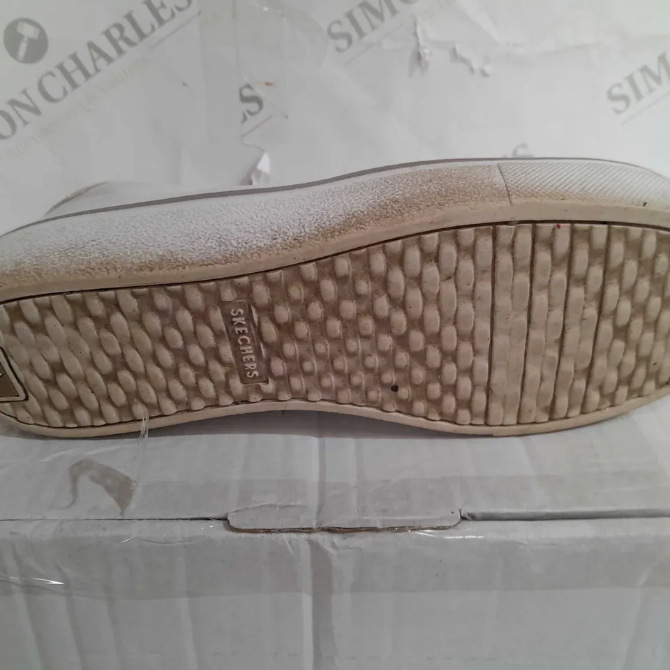 BOXED PAIR OF SKECHERS STREET LACE TRAINERS IN WHITE SIZE 5.5