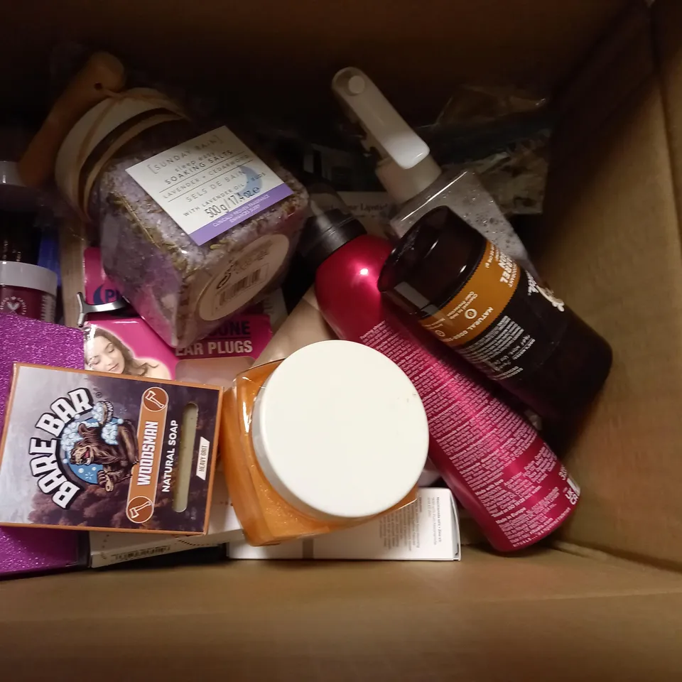 BOX OF APPROXIMATELY 20 ASSORTED COSMETIC ITEMS TO INCLUDE SUNDAY RAIN SOAKING SALTS, BARE BAR NATURAL SOAP, RITUAL FOAM SHOWER GEL ETC
