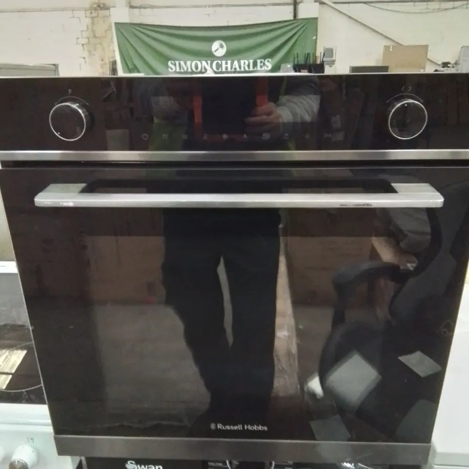 BOXED RUSSELL HOBBS RHEO70202 BUILT IN ELECTRIC FAN OVEN - BLACK