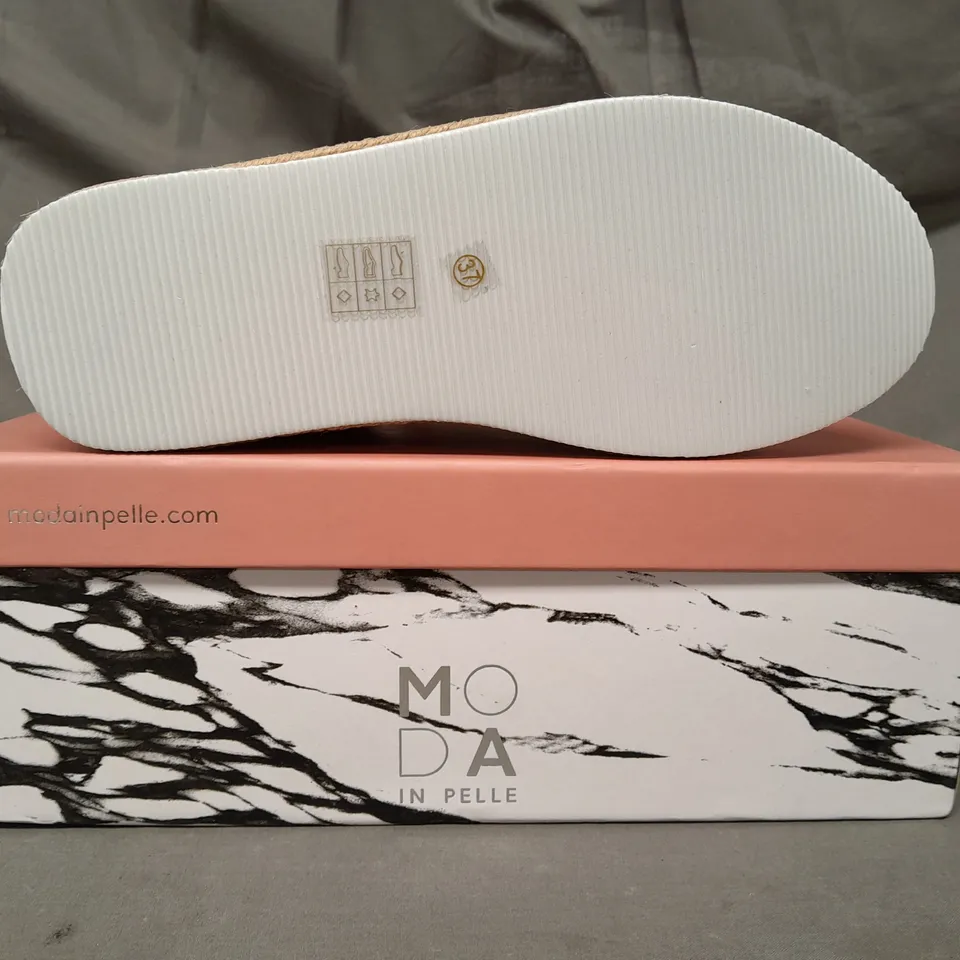 BOXED PAIR OF MODA IN PELLE MINI WEDGE WOVEN SOLE TRAINERS IN BEIGE EU SIZE 37