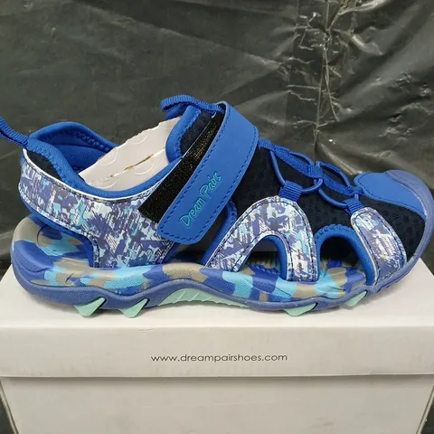 BOXED PAIR OF DREAM PARIS KIDS SANDALS - UK SIZE 4