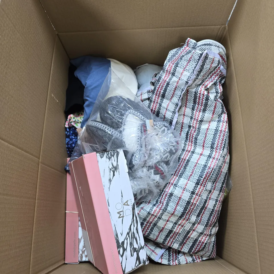 BOX OF APPROXIMATELY 20 ASSORTED ITEMS TO INCLUDE ASSORTED CLOTHING, MODA IN PELLE FOOTWEAR, SLIPPERS ETC