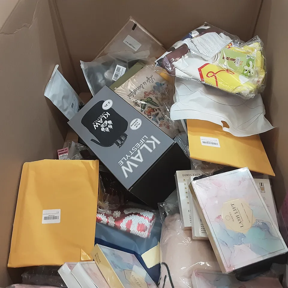 PALLET OF ASSORTED HOMEWARE ITEMS TO INCLUDE MICROPHONE, WATER BOTTLES, EYELASH KITS ETC