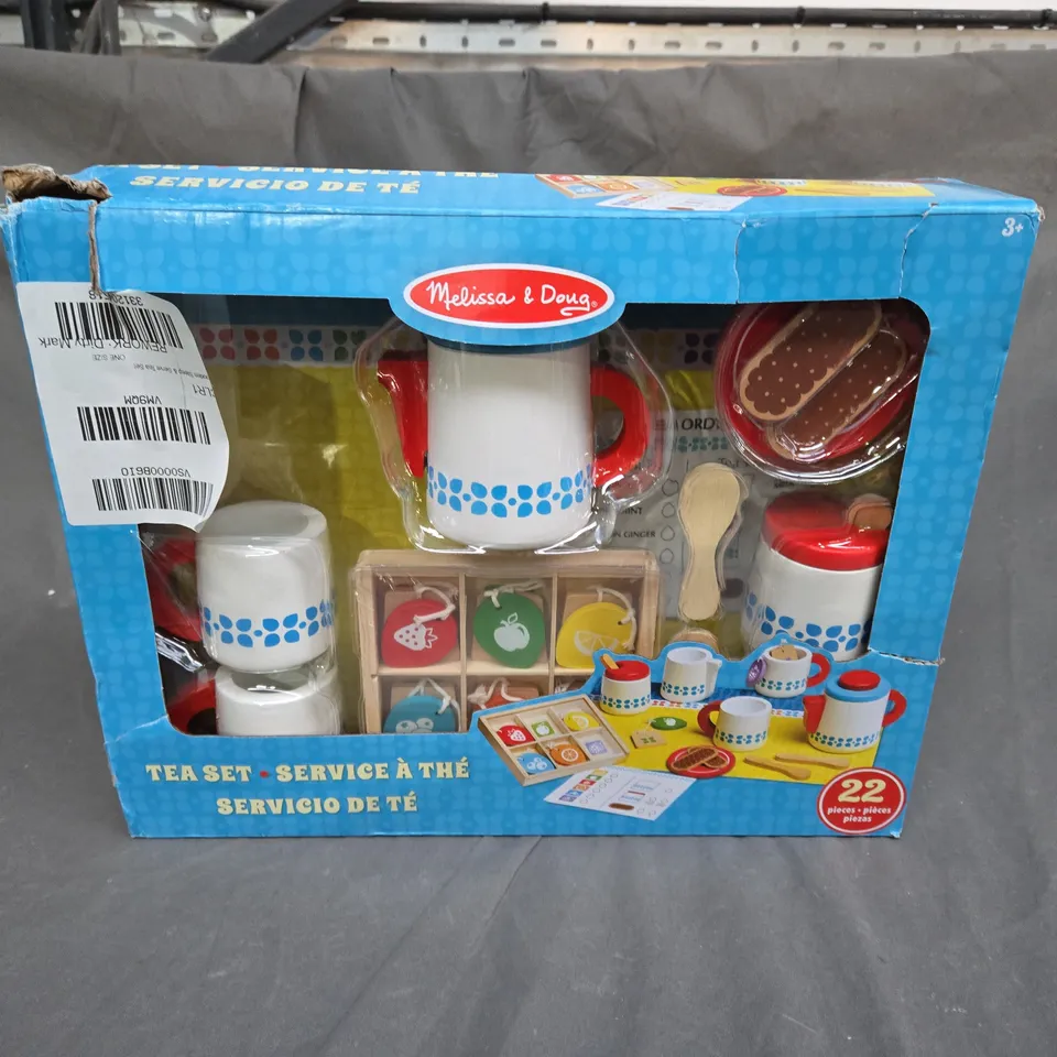 WOODEN MELISSA & DOUG TEA SET RRP £35