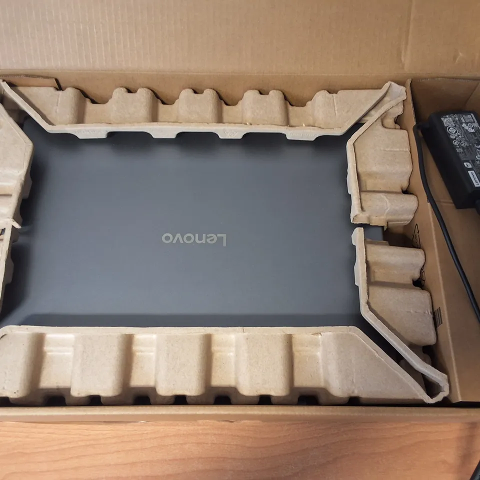 BOXED LENOVO YOGA 7 32GB RAM 1TB SSD INTEL CORE U7 LAPTOP IN SILVER - 16ILL10