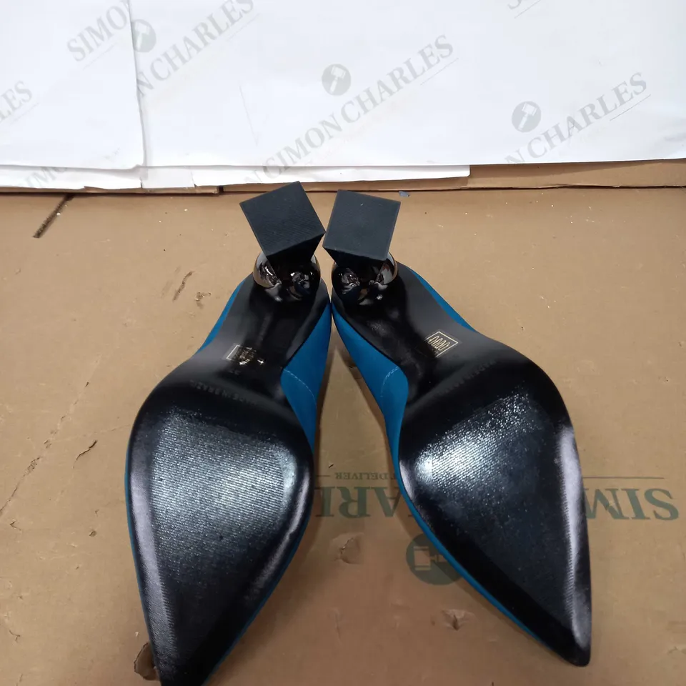 MODA IN PELLE BLUE AND BLACK DETAILED HEELS SIZE 37