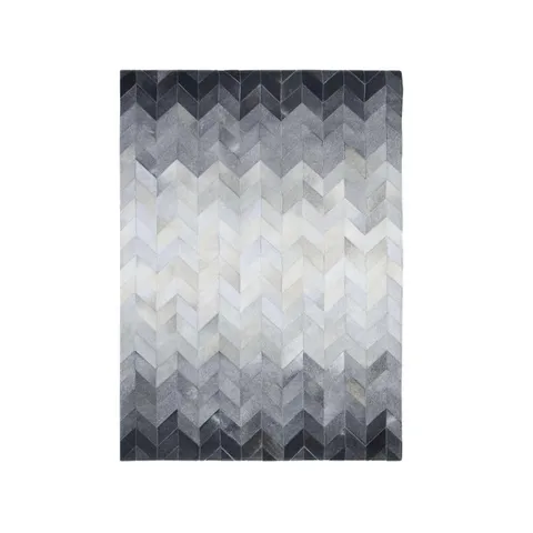 IVORY CHEVRON RUG 185CM 