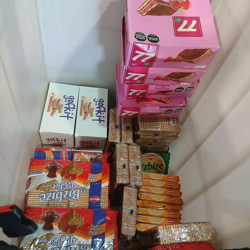 APPROXIMATELY 50 PACKS OF ASSORTED BISCUITS TO INCLUDE; 77 STRAWBERRY, BIZBIZE AND BIZBIZE PETIBOR