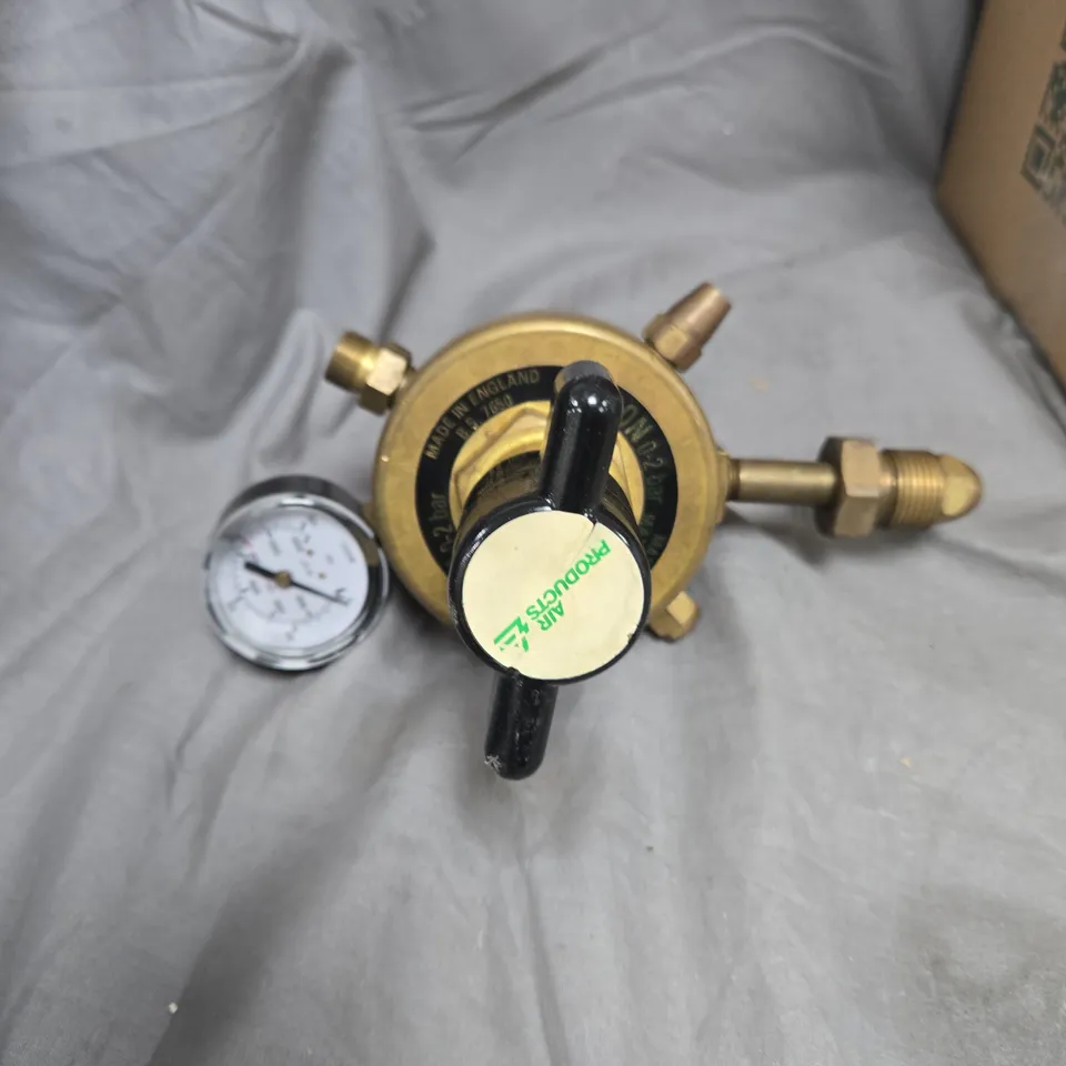 BRASS GAS PRESSURE REGULATOR WITH GAUGE – MADE IN ENGLAND (VERIFY MODEL)