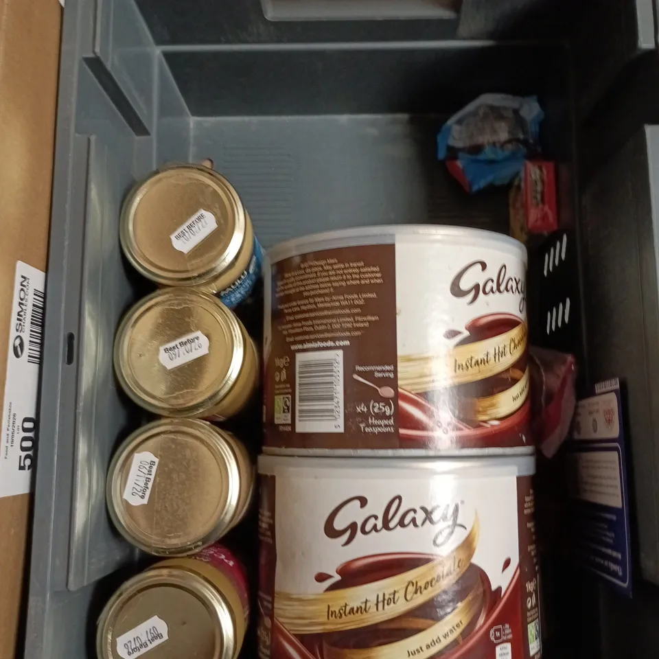 APPROXIMATELY 12 ASSORTED FOOD AND DRINKS ITEMS TO INCLUDE - BUBS SOUR LEMON SWEETS, GALAXY HOT CHOCOLATE 1KG TUB, MULU CRUNCHY PEANUT BUTTER ETC 