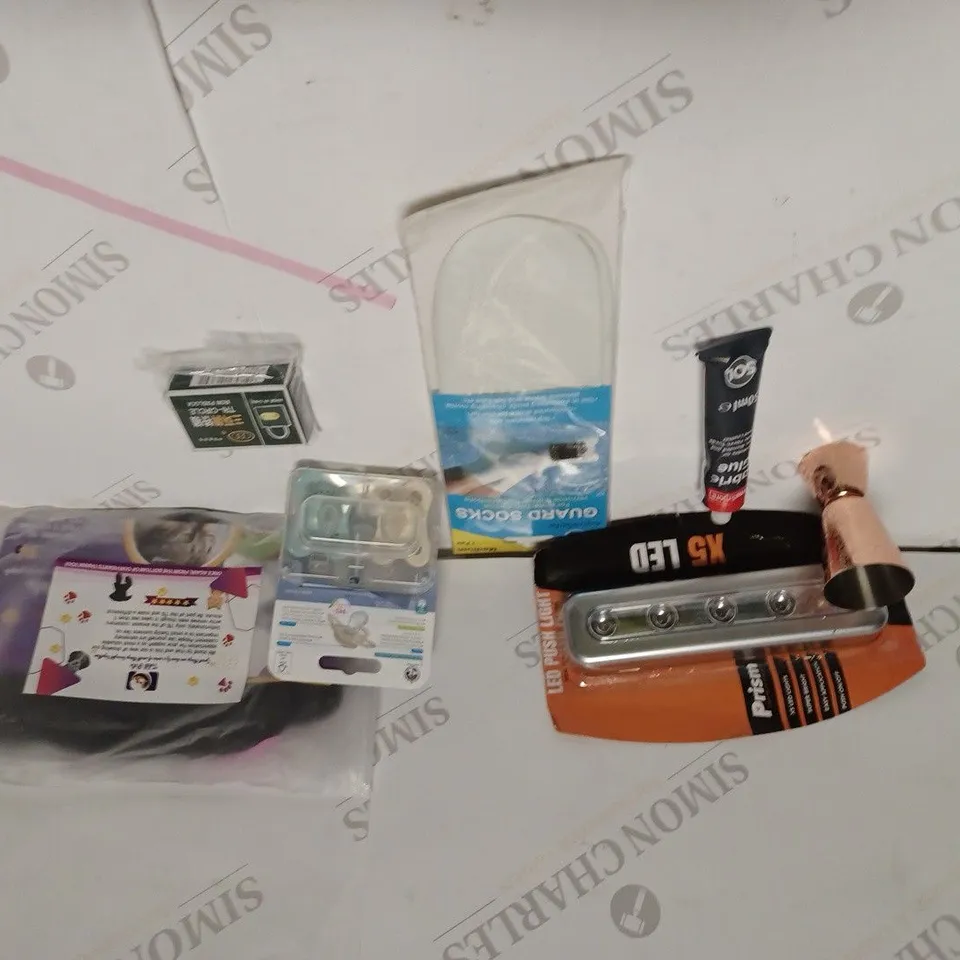APPROXIMATELY 15 HOUSEHOLD ITEMS TO CONTAIN LED PUSH LIGHT, FABRIC GLUE, BRONZE SHOT GLASS ETC