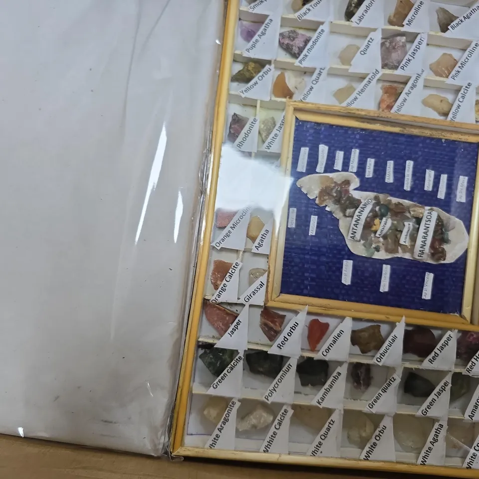 APPROXIMATELY 27 ASSORTED GEMSTONE/ROCK COLLECTIONS IN VARIOUS STYLES