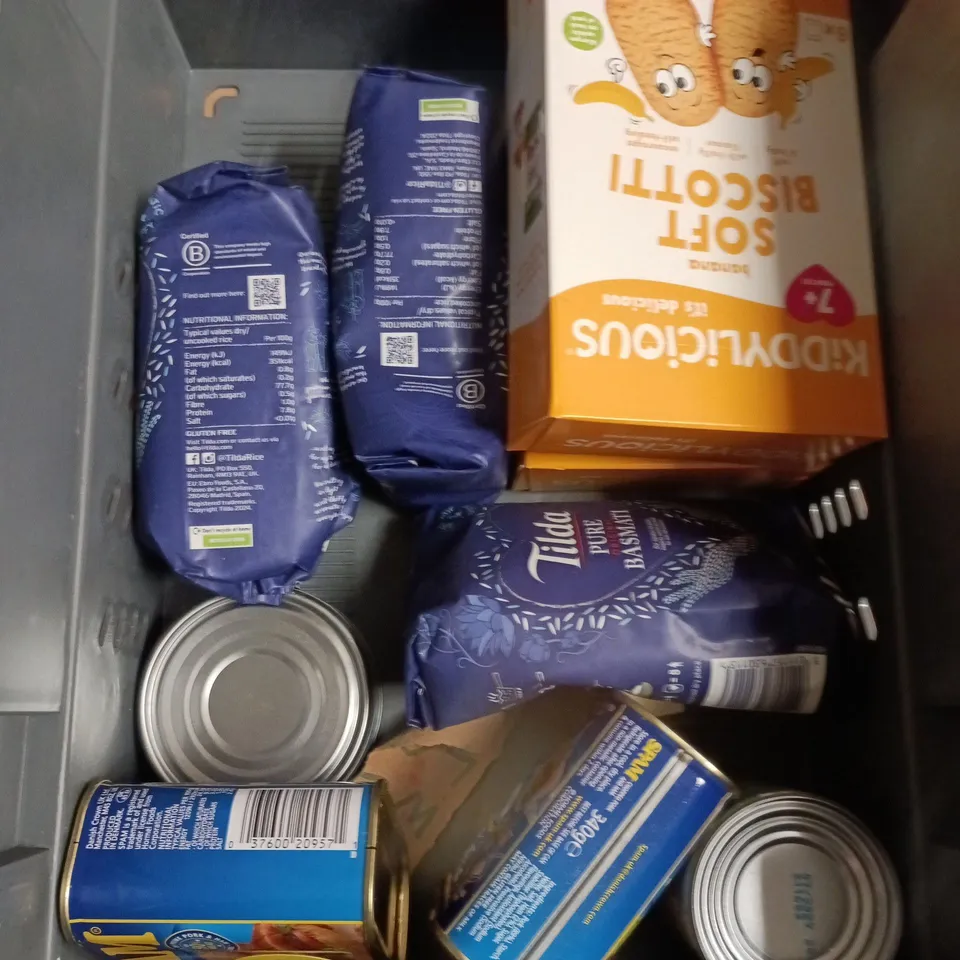 APPROXIMATELY 10 ASSORTED FOOD/DRINK PRODUCTS TO INCLUDE SPAM, TILDA RICE, SOFT BISCOTTI ETC