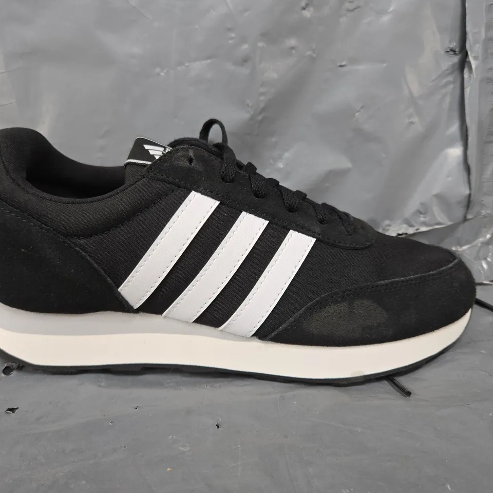BOXED ADIDAS RUN 60S 3.0 TRAINERS - SIZE 6