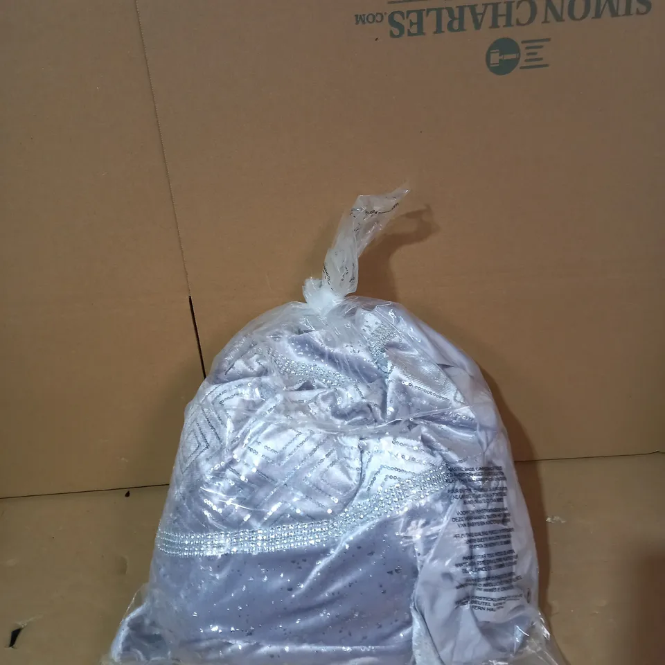 JM BY JULIEN MACDONALD CRUSHED VELVET AND SEQUIN 6 PIECE DUVET SET