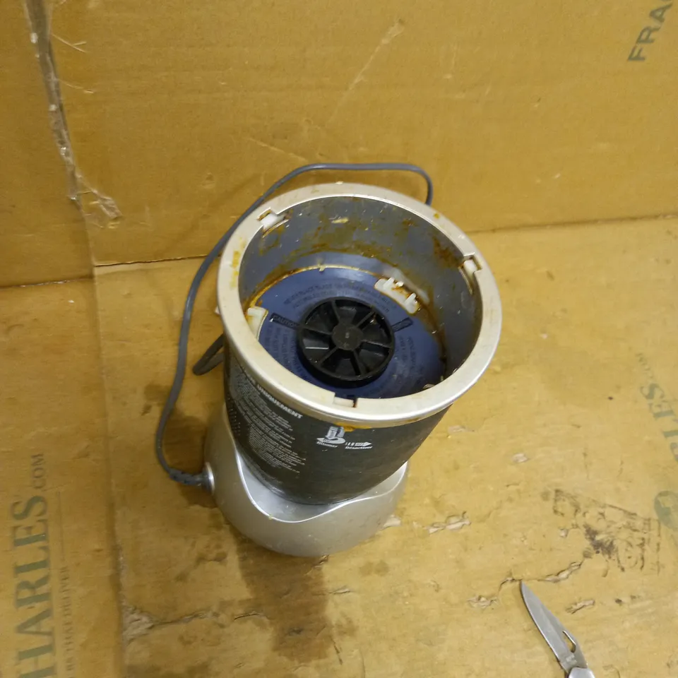 NUTRIBULLET 600 BLENDER 