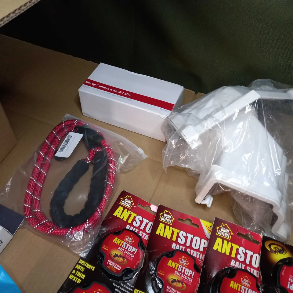 LOT OF APPROX 10 ASSORTED HOUSEHOLD/DIY RELATED ITEMS TO INCLUDE: ANT BAIT STATION, PAINT BRUSHES, DECOY CAMERA