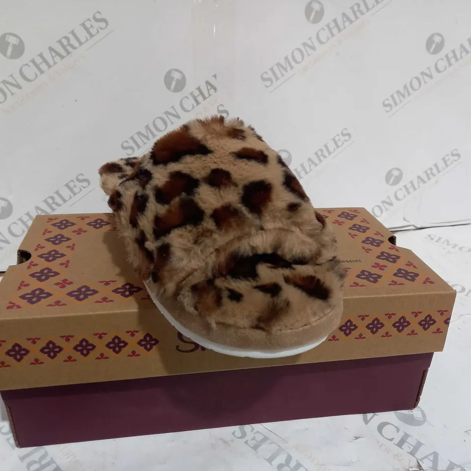 BOXED SKETCHERS MEMORY FOAM LEOPARD PRINT SLIPPERS - SIZE UK 6