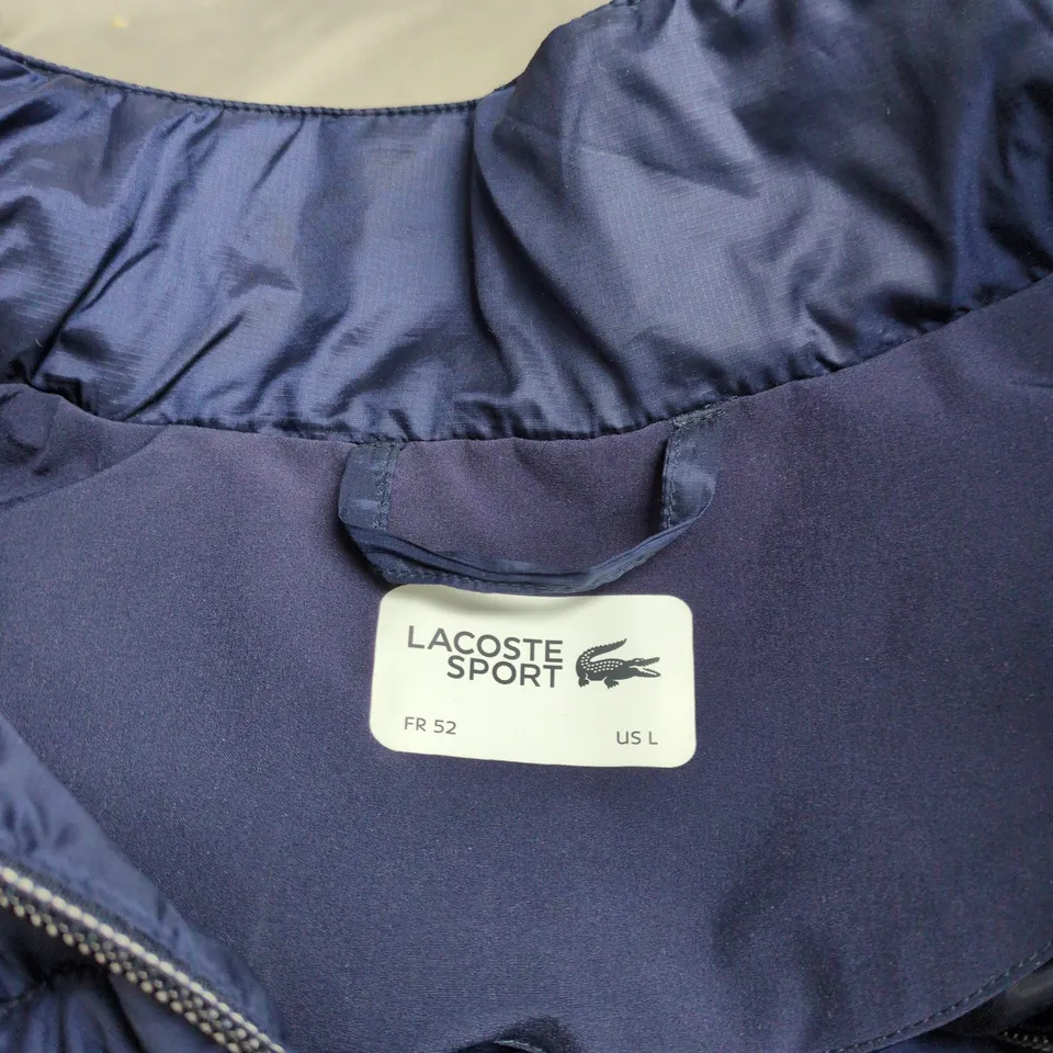 LACOSTE SPORT NAVY QUILTED GILET – UK 42 (EU 52) (FR 52 / US L)