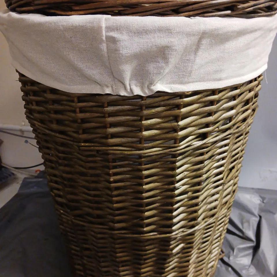 BOXED WICKER LAUNDRY STORAGE BIN 