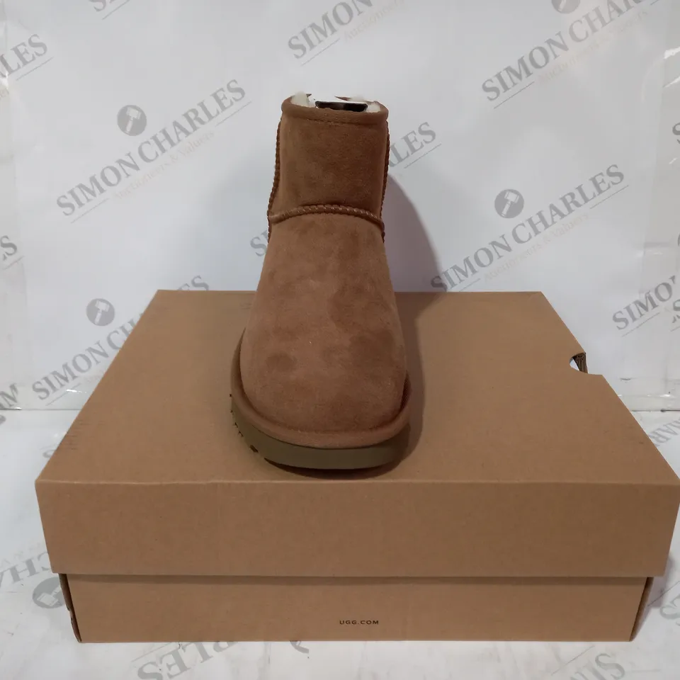 BOXED PAIR OF UGG CLASSIC MINI II SHOES IN TAN UK SIZE 6