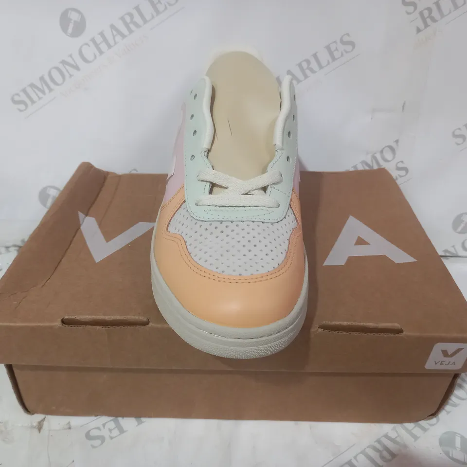 BOXED PAIR OF VEJA SHOES IN PASTEL MULTICOLOUR UK SIZE 7