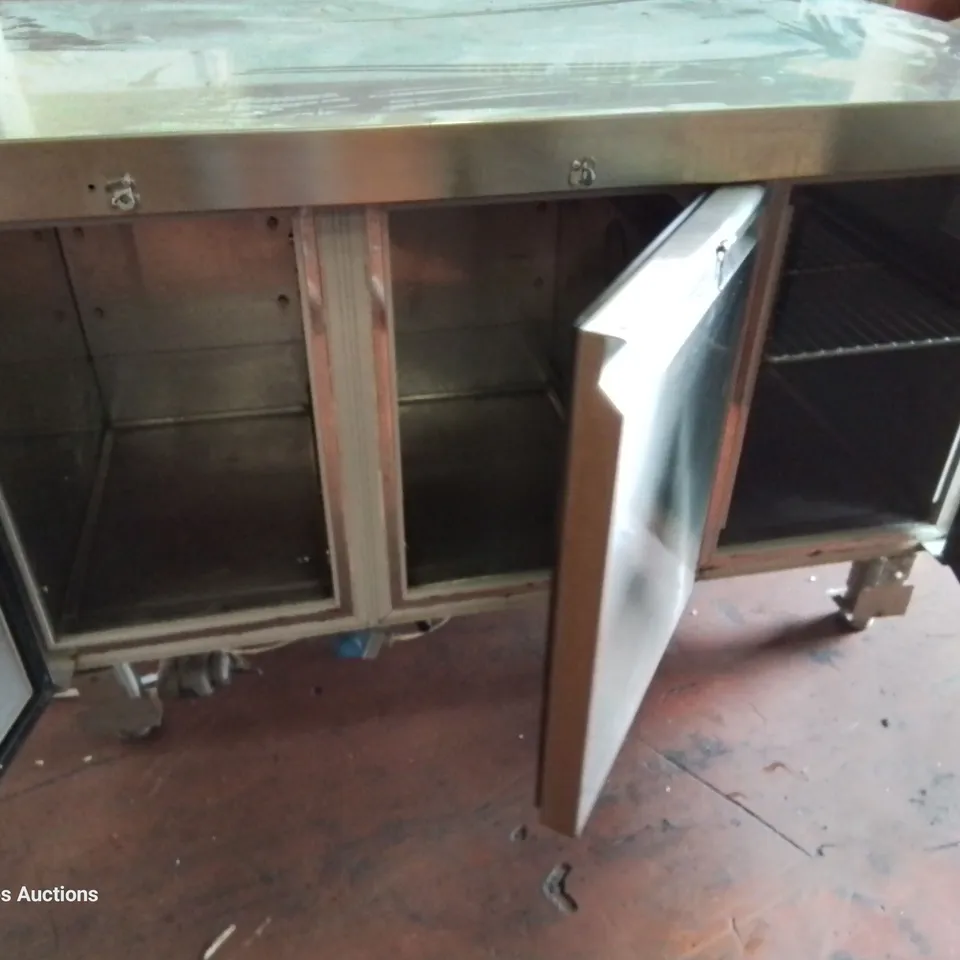 THREE DOOR COUNTER CHILLER