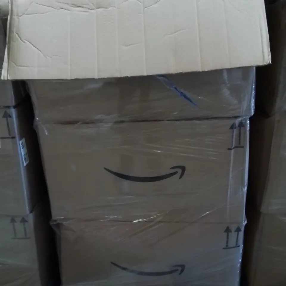 PALLET CONTAINING A LARGE QUANTITY OF TABLET CASES AND SCREEN PROTECTORS 