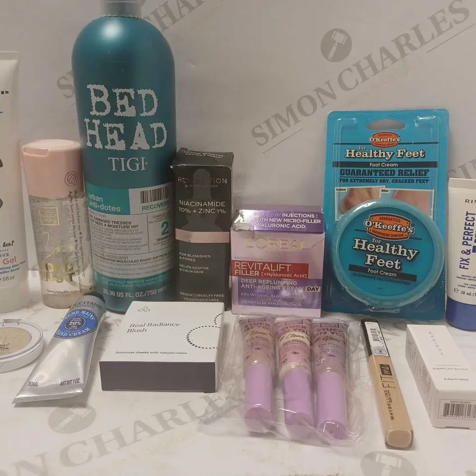 LOT OF APPROX 12 ASSORTED BEAUTY PRODUCTS TO INCLUDE BEDHEAD TIGI RECOVERY SHAMPOO, L'OREAL REVITALIFT CREAM, LOOK FABULOUS FOREVER RADIANCE BLUSH, ETC 