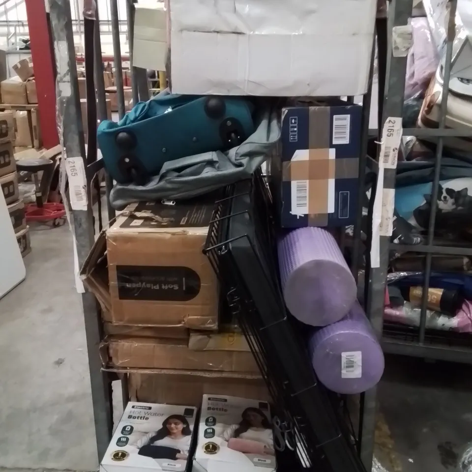 CAGE OF ASSORTED HOUSEHOLD GOODS AND PRODUCTS TO INCLUDE;DOG CAGES,CABIN BAG,ELECTRIC HOT WATER BOTTLE,VACUUM CLEANER 