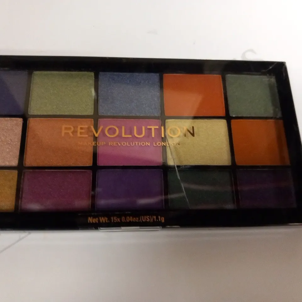 APPROXIMATELY 13 REVOLUTION MAKEUP REVOLUTION RELOADED PASSION FOR COLOUR SHADOW PALETTE