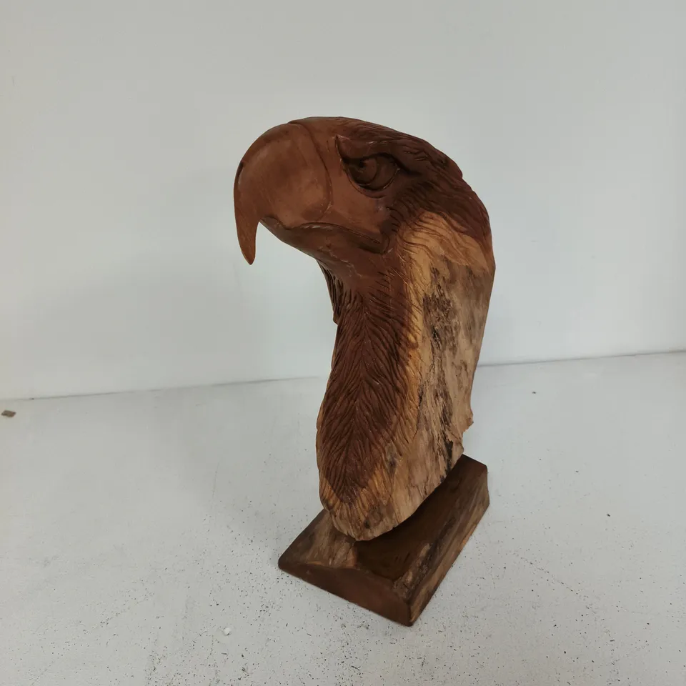 ROYAL BALI CARVED WOODEN BIRD HEAD SCULPTURE ON PLINTH