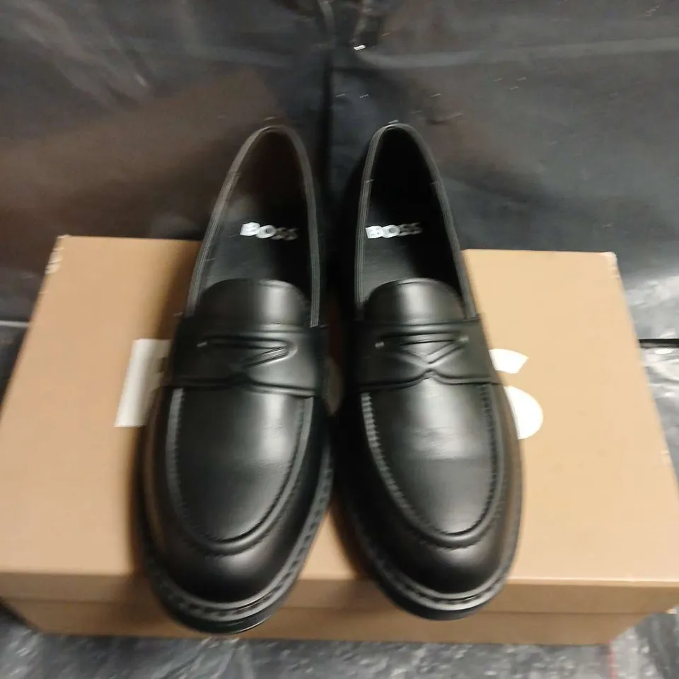 BOXED PAIR OF HUGO BOSS VANITY MOCASSIN-C BLACK LEATHER PENNY LOAFERS - UK SIZE 3