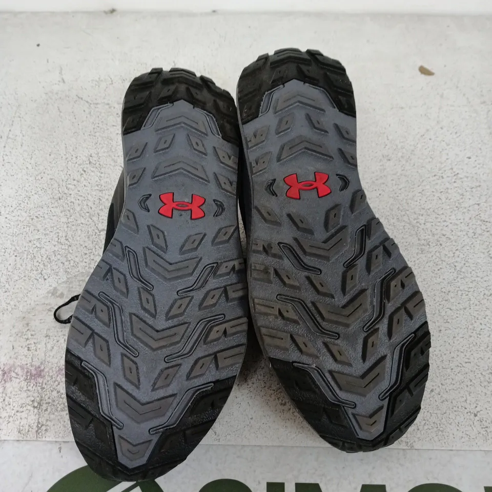 UNBOXED PAIR OF UNDER ARMOR CHARGED TRAINERS IN BLACK - UK 8.5