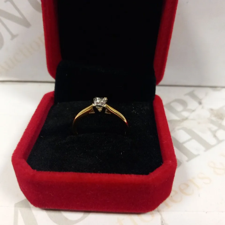 18CT GOLD SOLITAIRE RING SET WITH A MILLENIUM CUT DIAMOND WEIGHING +0.40CT