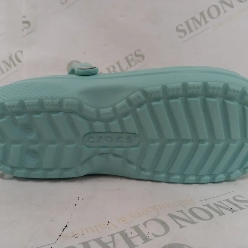 CROCS CLOGS IN LIGHT BLUE WITH FUR LINING - SIZE 6
