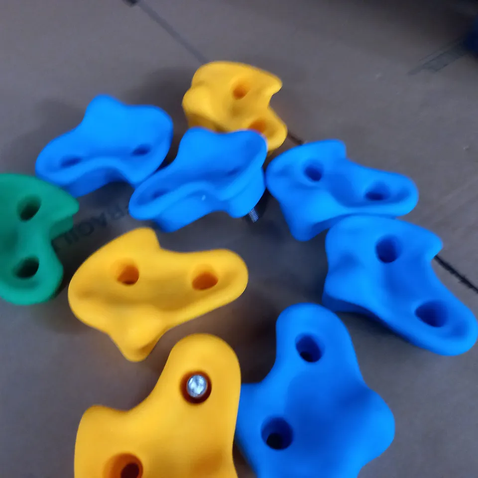 LOT OF 9 CLIMBING GRIPS