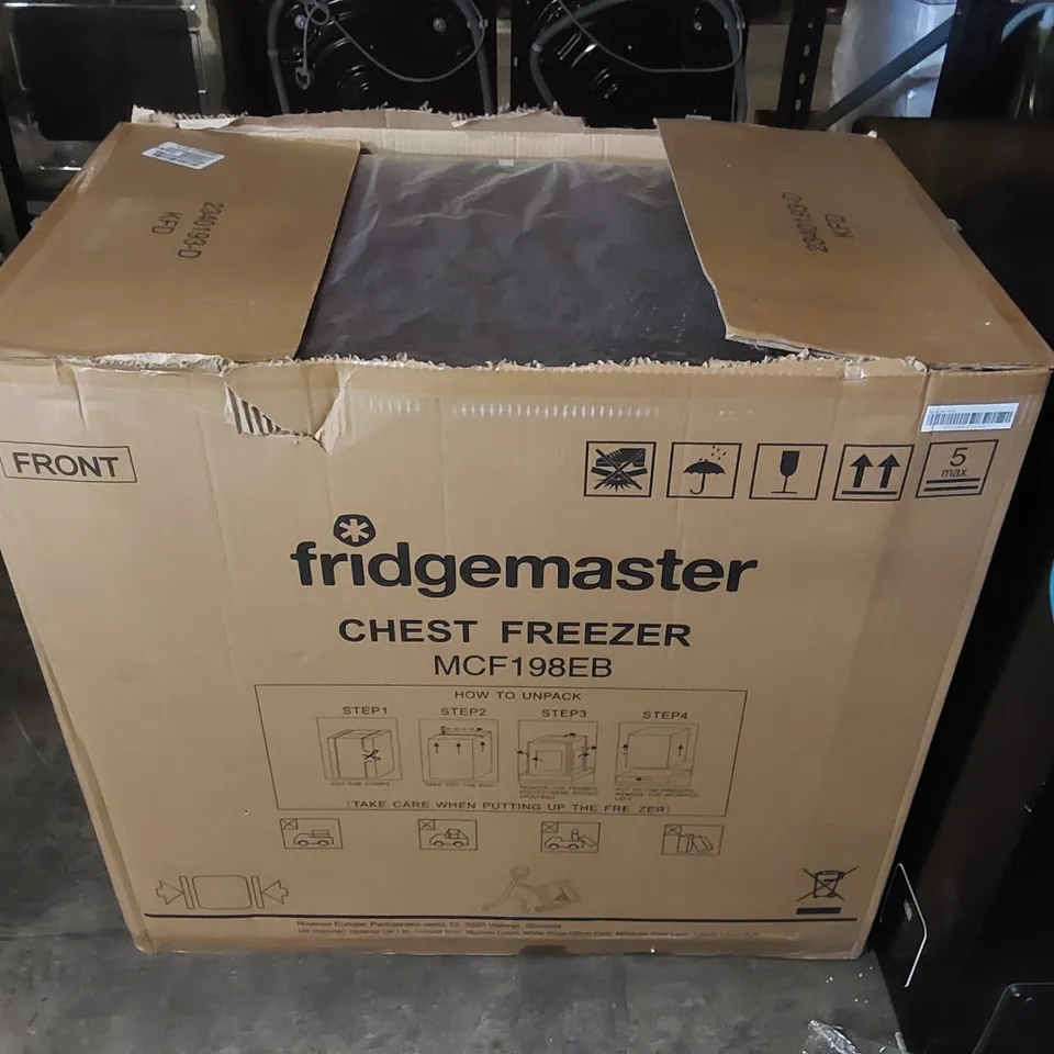  BOXED FRIDGEMASTER MCF198EB 191L CHESTER FREEZER 4 STAR FREEZER RATING - 55.7D X 89.1W X 85.3H CM BLACK WITH RECESSED HANDLE - E RATED