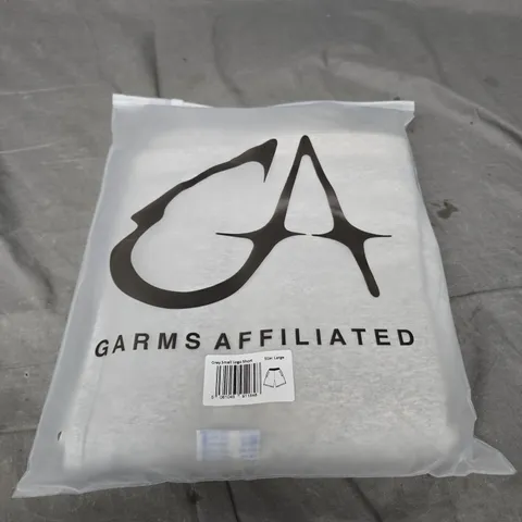 GARMS AFFILIATED SMALL LOGO SHORTS SIZE L
