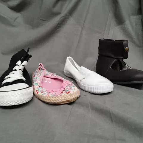 BOX OF APPROX 32 ASSORTED KIDS SHOES IN VARIOUS SIZES & COLOURS