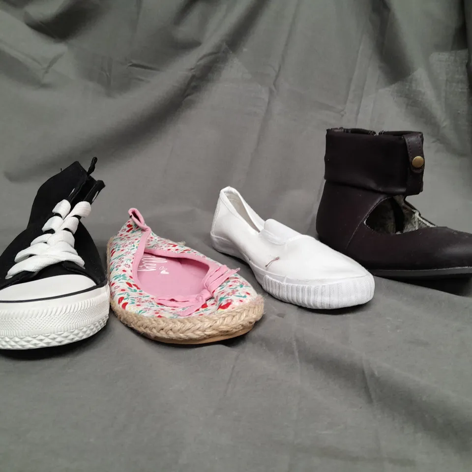 BOX OF APPROX 32 ASSORTED KIDS SHOES IN VARIOUS SIZES & COLOURS 