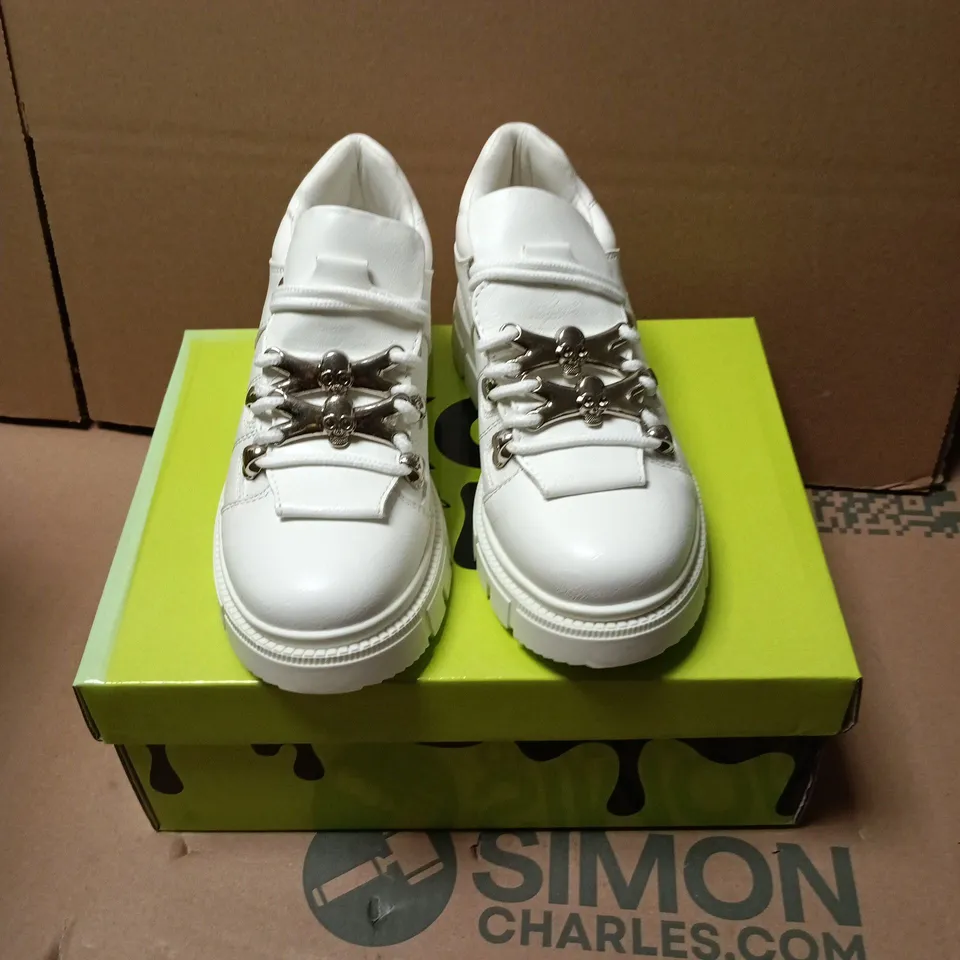 BOXED PAIR OF KOI KIDS LIL RIMO CORE WHITE TRAINERS - UK KIDS 13