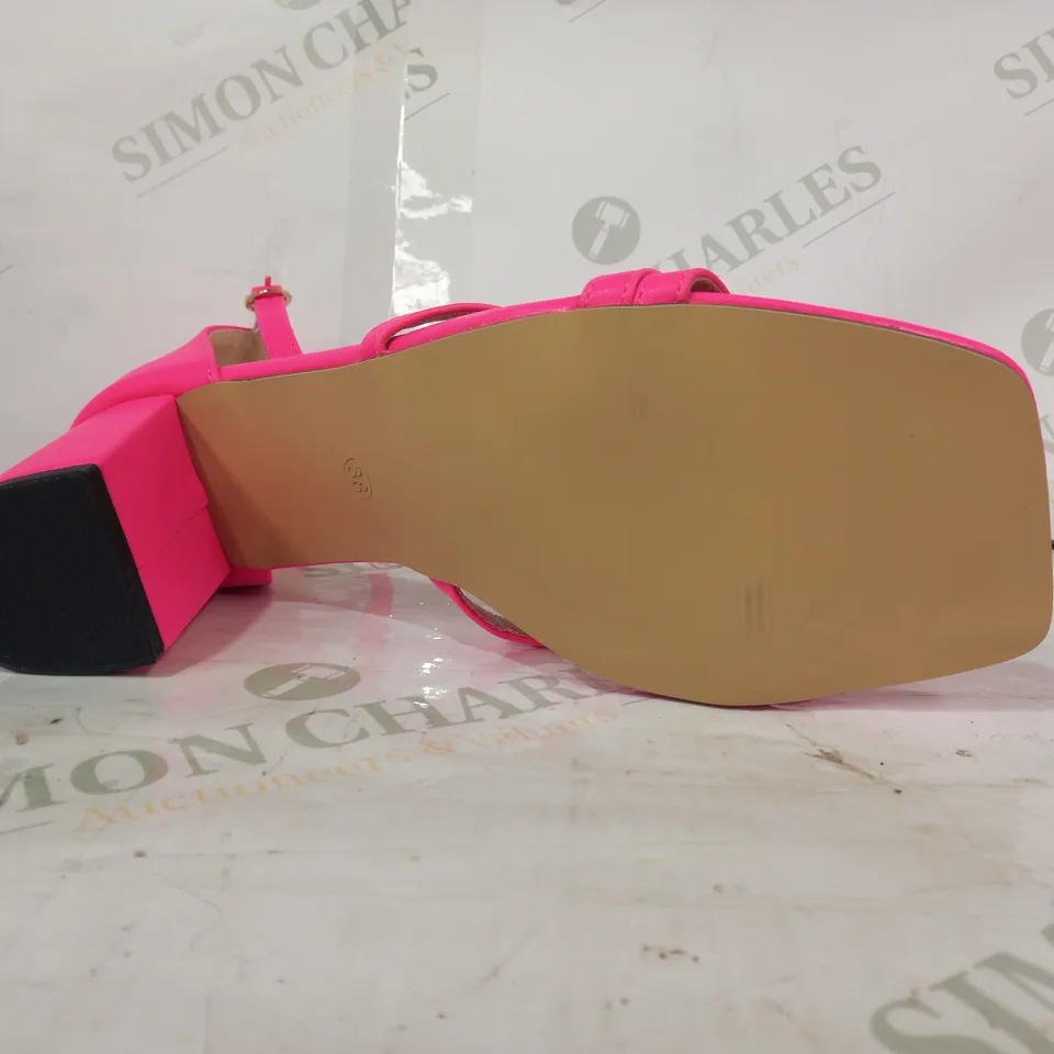 PAIR OF DESIGNER OPEN TOE BLOCK HEEL STRAPPY SANDALS IN PINK EU SIZE 38