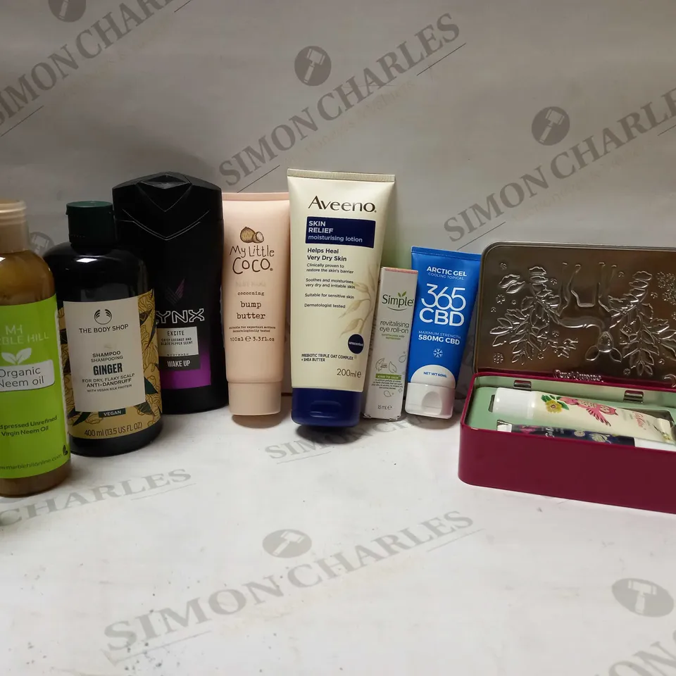 LOT OF APPROX 10 ASSORTED COSMETIC PRODUCTS TO INCLUDE GINGER ANTI-DANDRUFF SHAMPOO, PIXI GLOW TONIC, BODY BUTTER, ETC
